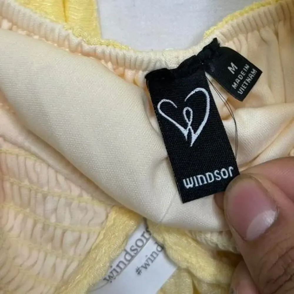 Windsor Halter Butter soft Yellow halter neck dress tie back detail Size M NWT